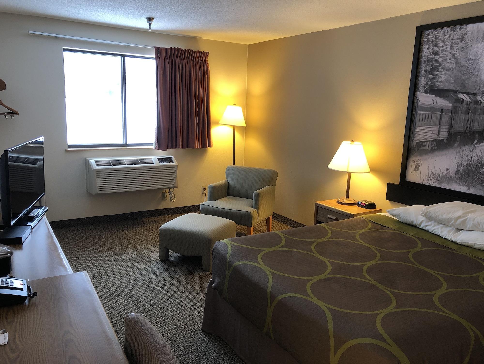 Super 8 By Wyndham Salmon Arm Hotel Exterior foto