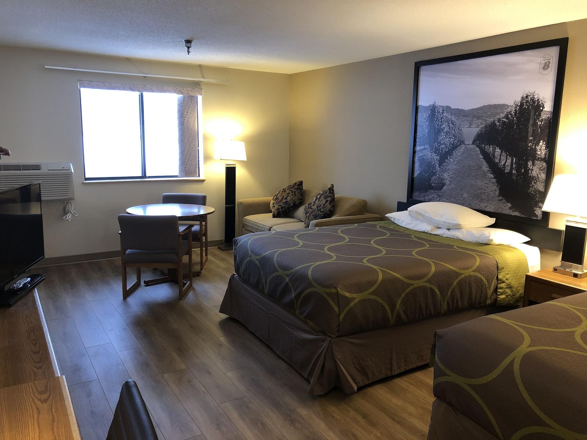 Super 8 By Wyndham Salmon Arm Hotel Exterior foto