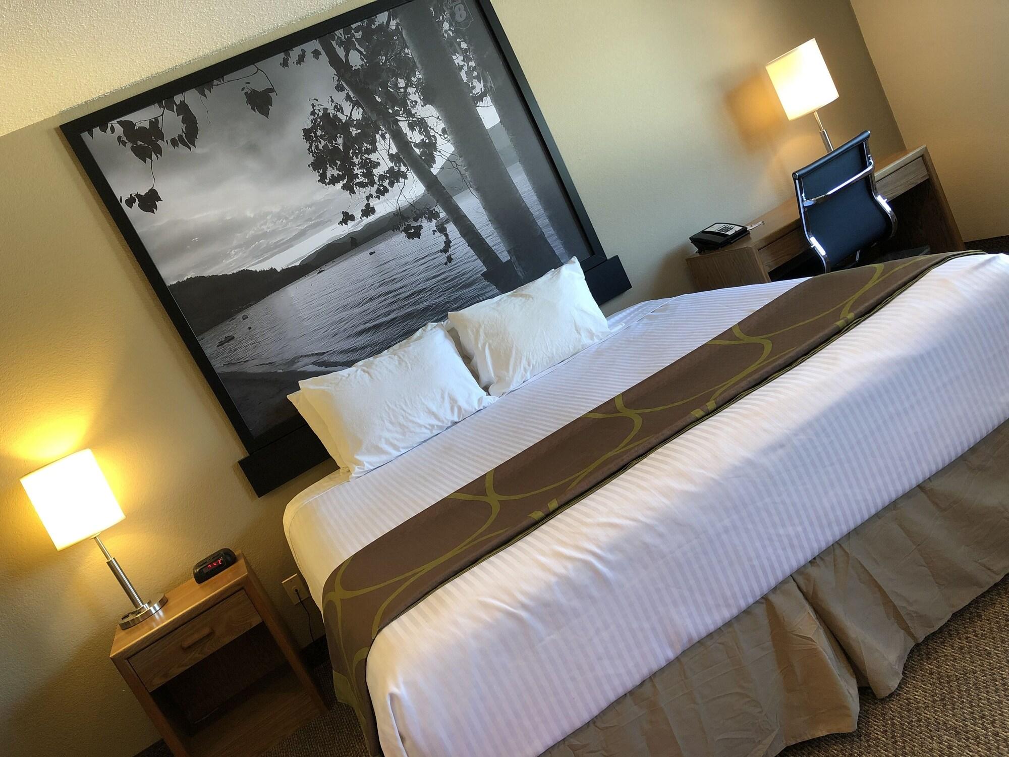 Super 8 By Wyndham Salmon Arm Hotel Exterior foto