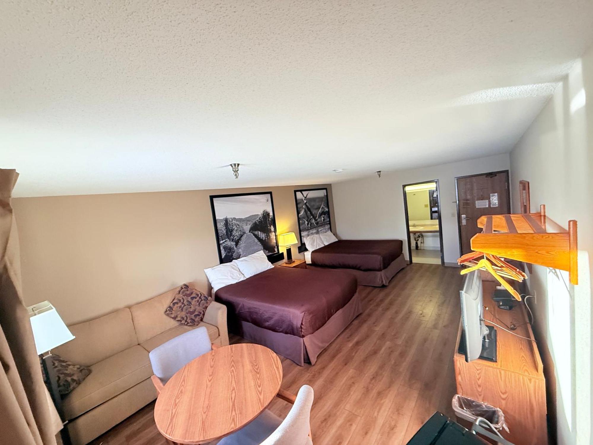 Super 8 By Wyndham Salmon Arm Hotel Exterior foto